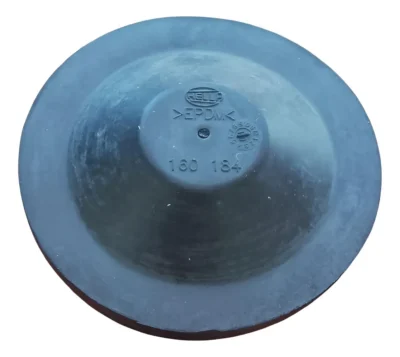 Capuchón de óptica Ford Kuga - S-Max Código original: 1376974 Marca: Original Aplicable en: - Ford Kuga 2010/2013 - Ford S-Max 2006/2015 ¿CÓMO SABER SI EL REPUESTO ES COMPATIBLE CON TU VEHÍCULO? Para confirmar la compatibilidad, por favor enviános antes de realizar la compra el número de chasis (VIN) y la patente del vehículo. Podés encontrar estos datos en la cédula verde o azul. El número de chasis o VIN está compuesto por 17 caracteres alfanuméricos. Es importante consultar antes de ofertar para evitar inconvenientes. En FAMFORD, contamos con más de 45 años de experiencia en la venta de repuestos, chapería y accesorios para vehículos Ford. Brindamos soluciones confiables, atención personalizada y productos de calidad garantizada.